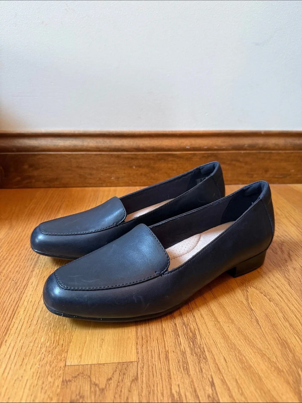 Clarks Joliet Lora Leather Loafers Navy Blue Comfort Slip On Women’s Size 9